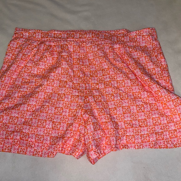 Vineyard Vines Vibrant Patterned Women's Shorts - Picture 1 of 6